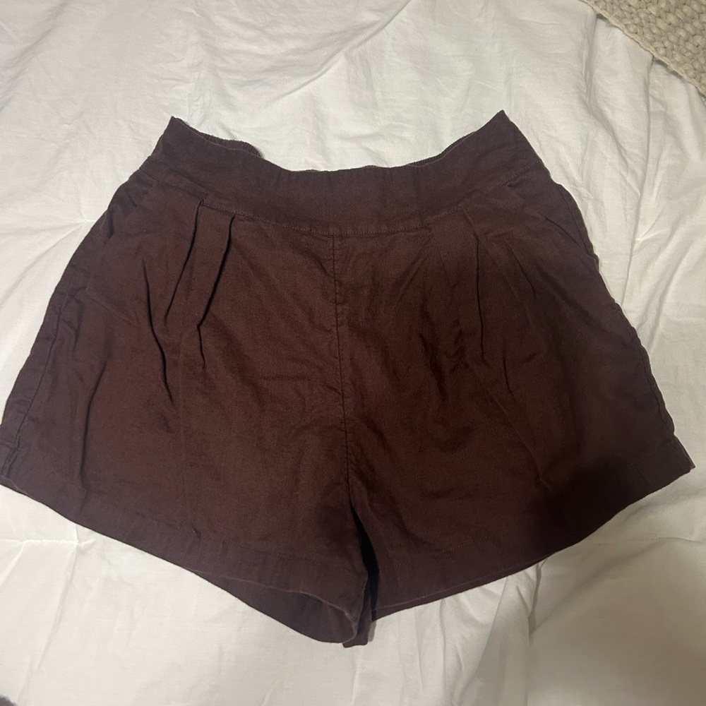 COPY - Brown linen shorts worn for vacation